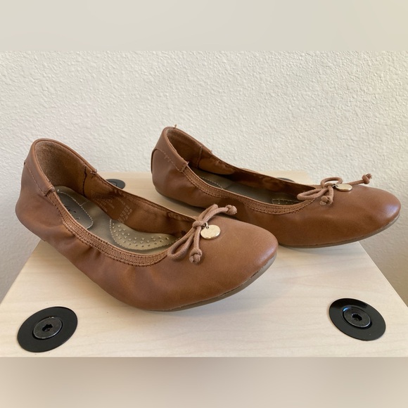 Dexflex Comfort Caramel Ballet Flats - Picture 6 of 9
